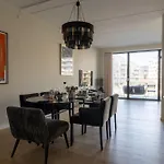 Bright & Airy Canal-side Retreat For 6 Apartment