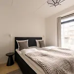 Apartment Bright & Airy Canal-side Retreat For 6 *