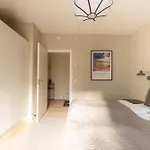 Bright & Airy Canal-side Retreat For 6 * Kopenhagen