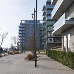 Apartment Bright & Airy Canal-side Retreat For 6