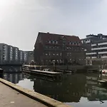 Apartment Bright & Airy Canal-side Retreat For 6