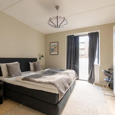 Bright & Airy Canal-side Retreat For 6 * Kopenhagen