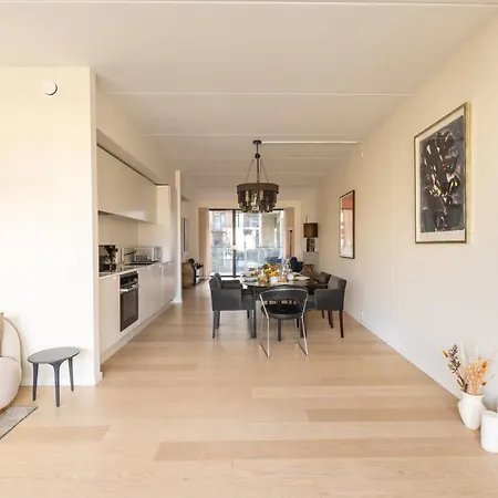 Bright & Airy Canal-side Retreat For 6 * Kopenhagen