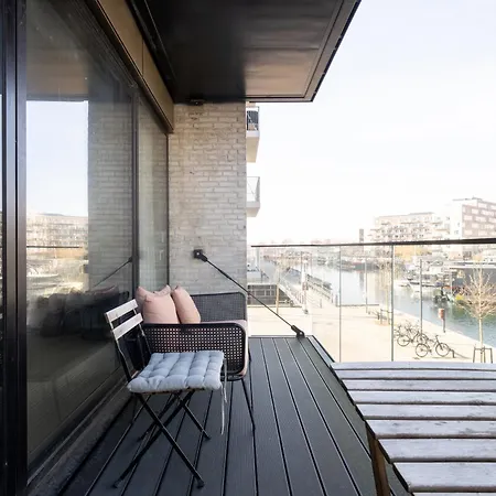 Apartment Bright & Airy Canal-side Retreat For 6 *