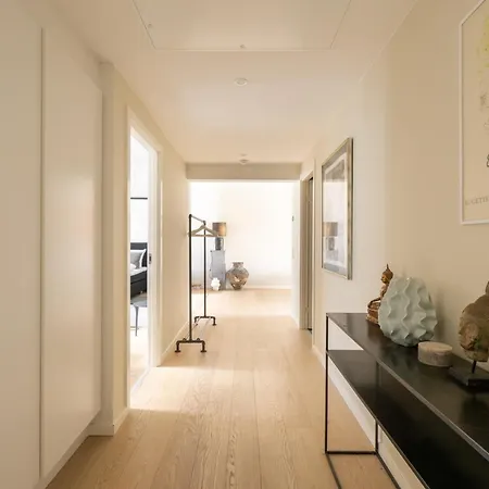 Bright & Airy Canal-side Retreat For 6 Apartamento Copenhague