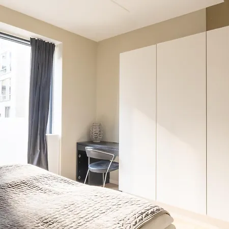 Bright & Airy Canal-side Retreat For 6 Apartamento