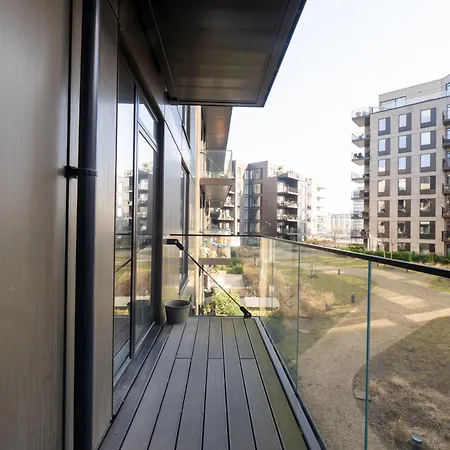 Bright & Airy Canal-side Retreat For 6 Copenhague