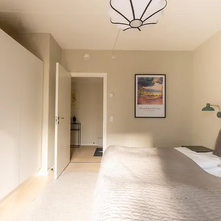 Bright & Airy Canal-side Retreat For 6 * Copenhague