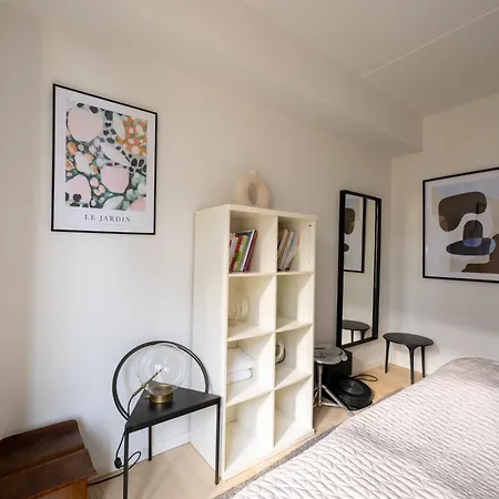 Bright & Airy Canal-side Retreat For 6 Apartamento