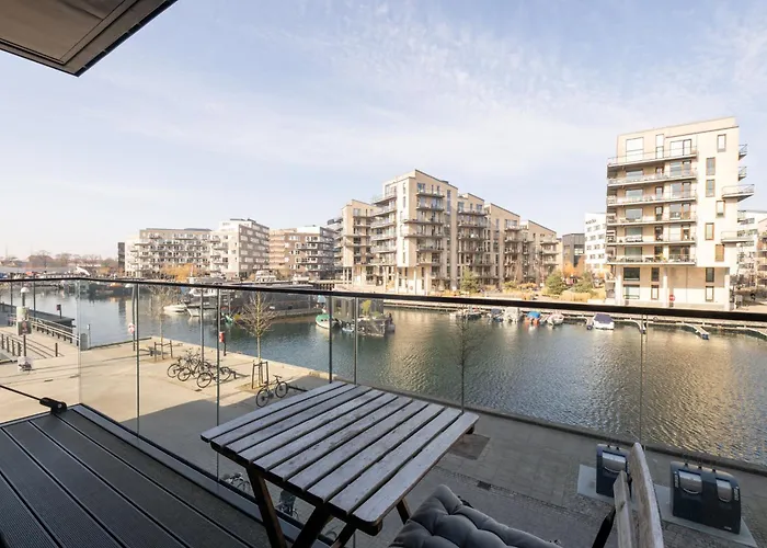 Apartment Bright & Airy Canal-side Retreat For 6 Copenhagen