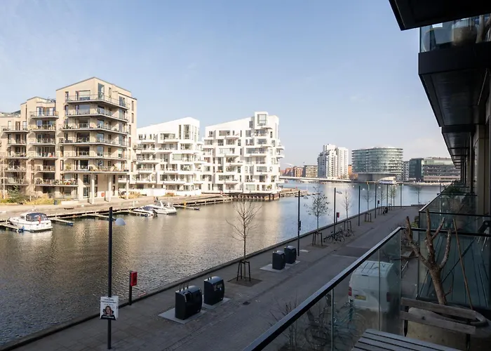 Apartment Bright & Airy Canal-side Retreat For 6 *