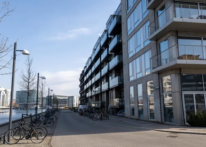 Apartment Bright & Airy Canal-side Retreat For 6 *