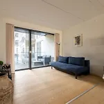 شقة Bright & Airy Canal-side Retreat For 6 *