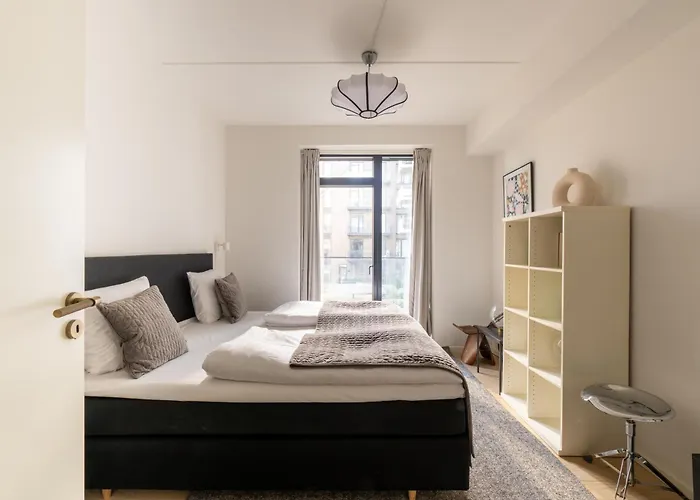 Διαμέρισμα Bright & Airy Canal-side Retreat For 6