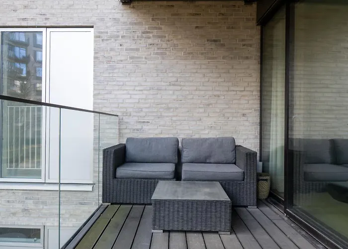 Διαμέρισμα Bright & Airy Canal-side Retreat For 6
