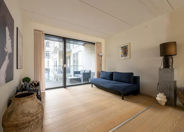 Διαμέρισμα Bright & Airy Canal-side Retreat For 6 *