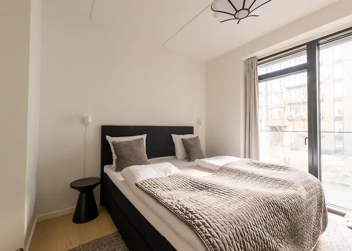 Διαμέρισμα Bright & Airy Canal-side Retreat For 6 *
