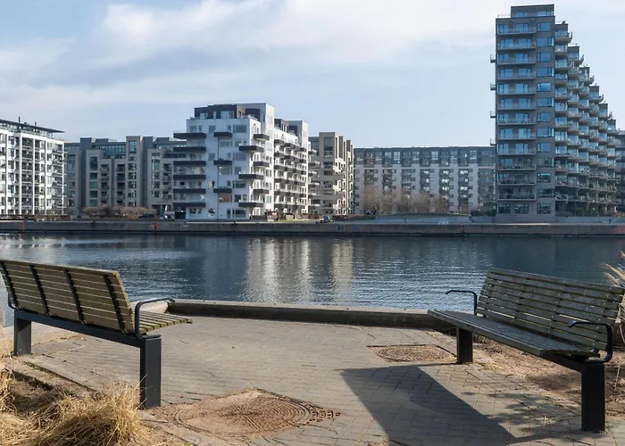 Bright & Airy Canal-side Retreat For 6 Διαμέρισμα
